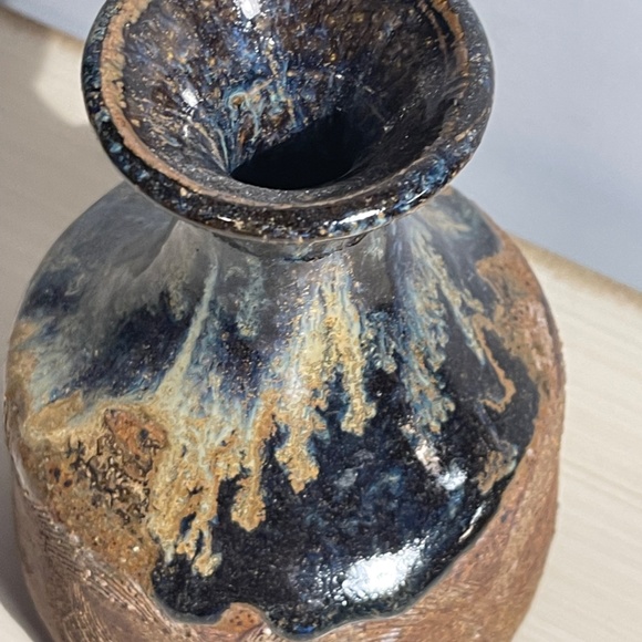 Jug Style Designed Pottery by TERRY - Picture 5 of 9